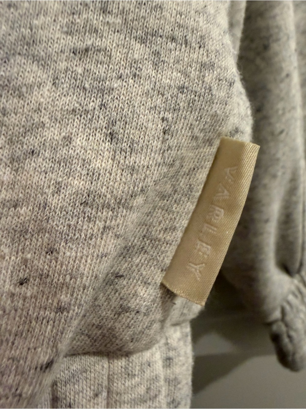 Varley Dunbar Sweatshirt Size Medium Gray Pullover Sweater Ivory Fleck Marl Crop - Picture 4 of 13